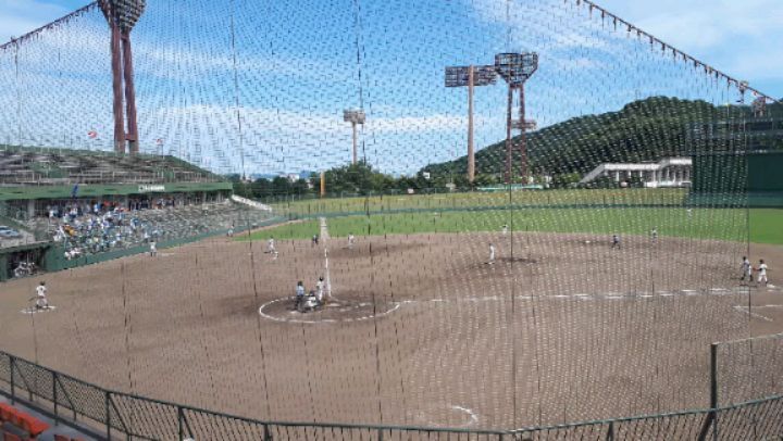 本日も高校野球応援に福山エブリイ野球場へ?️ー一生懸命白球を追う姿、諦めない姿勢に感動(^-^)また昨年のキャプテン臼井君(祇園北→愛媛大学)も挨拶に来てくれました大学でも野球と勉強を頑張ってると、また呉三津田高校の野球部だった子達とも友達になって大学で一緒に頑張ってるそうです️またそんな先輩の背中に憧れてる中学生！戻ってすぐトレーニング(^-^)️みんな勉強に野球に頑張れ(^-^)